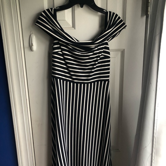 Off The Shoulder Stripe Dress - Picture 3 of 7